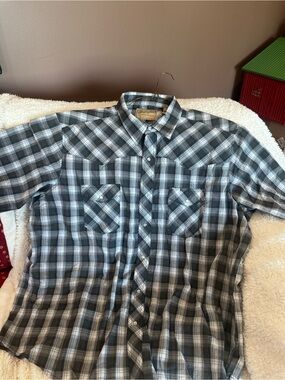 Wrangler western style Black and Gray Plaid Short-Sleeve Button-Down Shirt